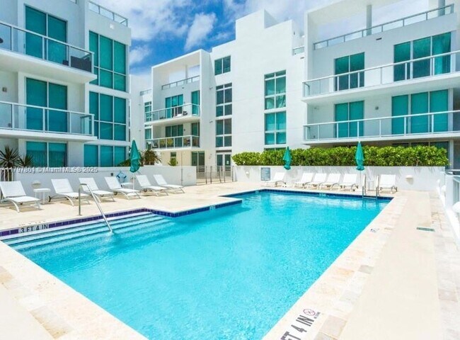 Foto del edificio - 720 NE 62nd St