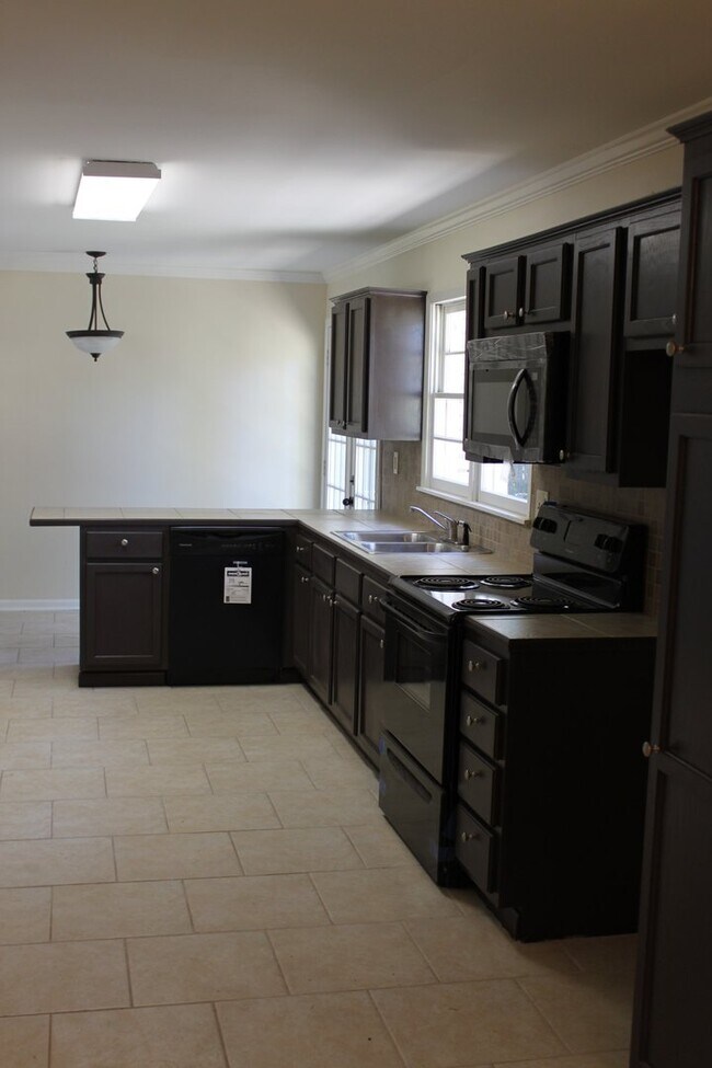 Foto del edificio - Lovely 3 Bedroom Home with Large Fenced in...