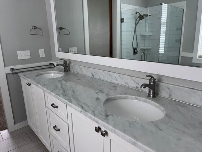 Foto del edificio - 4307 Wyndcliff Cir