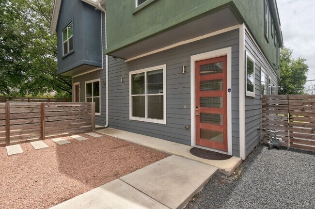 Building Photo - 1133 Brookswood Ave