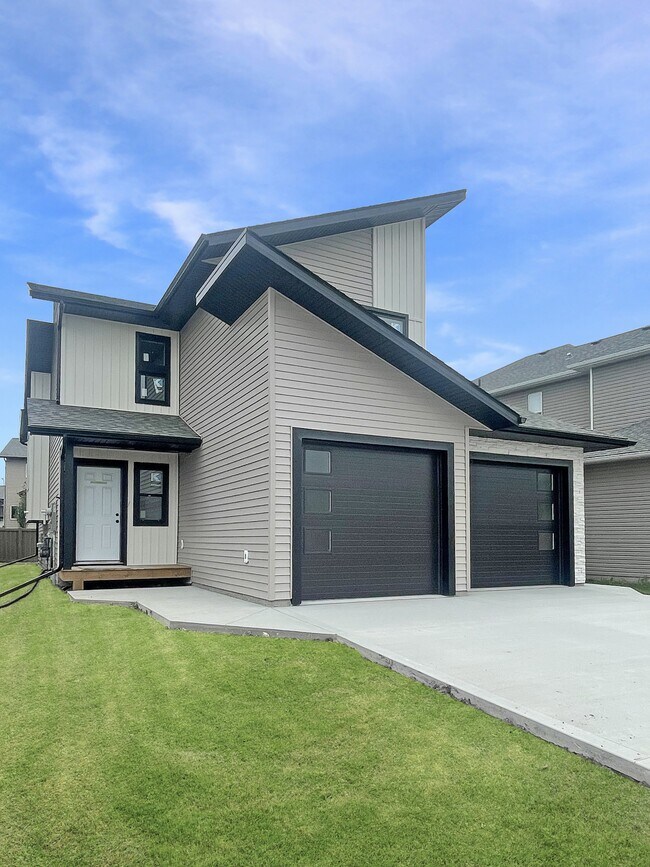 Photo du bâtiment - 10417-10130 130 Ave