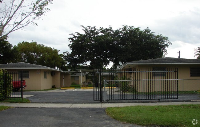 Foto del edificio - 15105 Harding Ln
