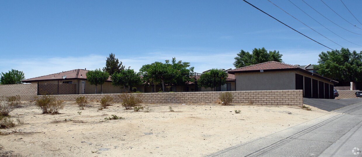 Foto del edificio - 16443 Apple Valley Rd