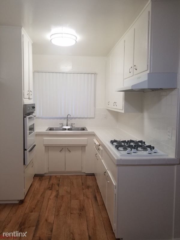 Building Photo - 1 br, 1 bath Apartment - 6615 De Soto Ave