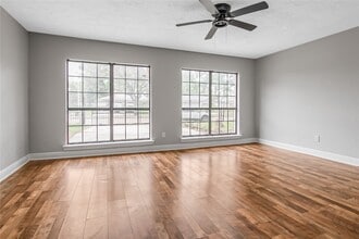 Building Photo - 7638 Parker Rd