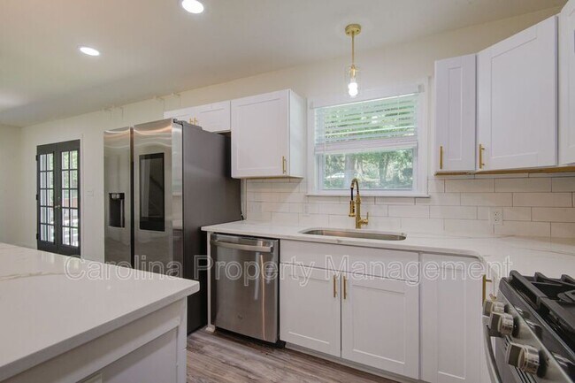 Foto del edificio - 3900 Rhodes Ave