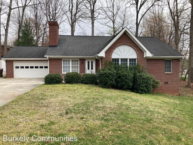 Building Photo - 3 br, 2 bath House - 407 Meadowood St.