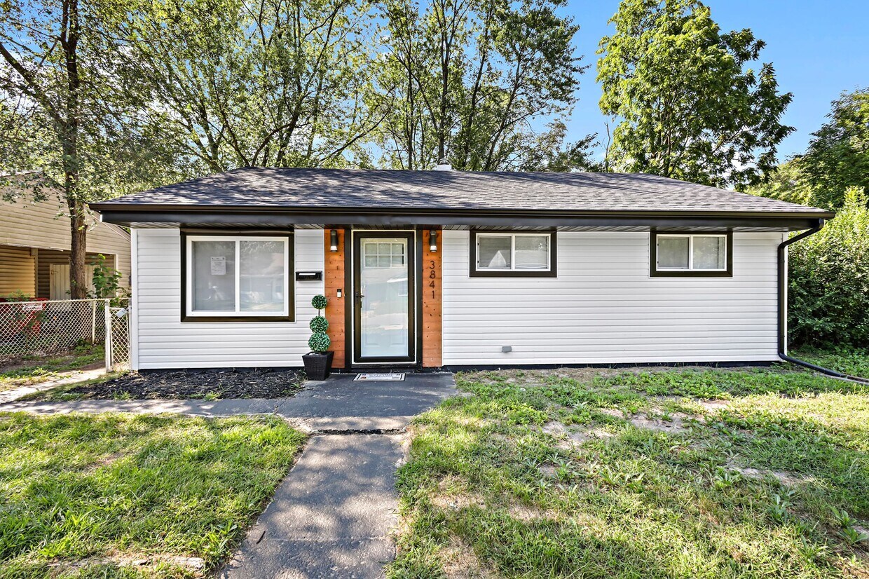 Primary Photo - 3841 E 13th Ave