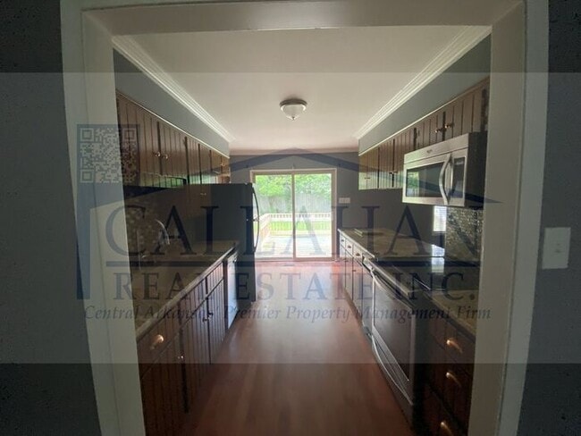 Building Photo - Jacksonville Foxwood Home