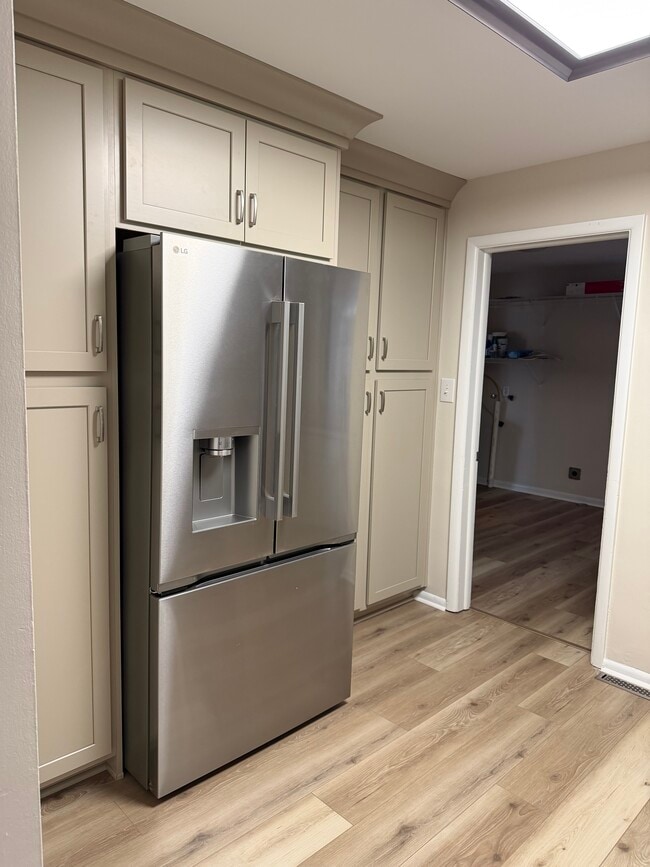 Building Photo - 410 Dunn St