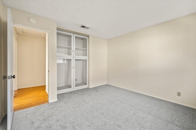 Building Photo - 1256 Seven Hills Dr