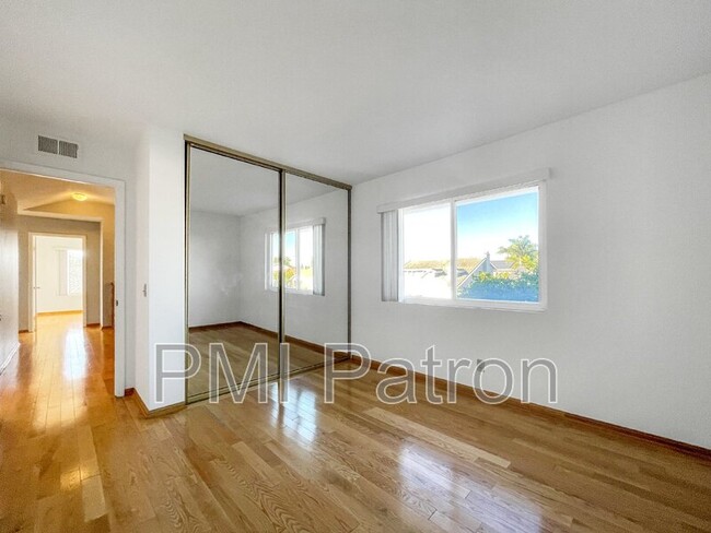 Foto del edificio - 9564 Peartree Ln