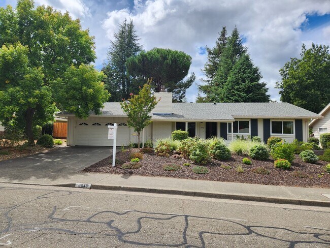 Foto del edificio - 6836 Oakmont Dr