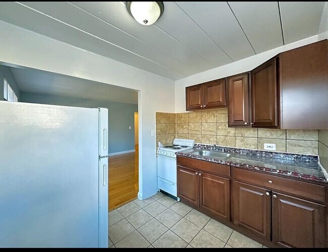 Building Photo - 1360 W Touhy Ave