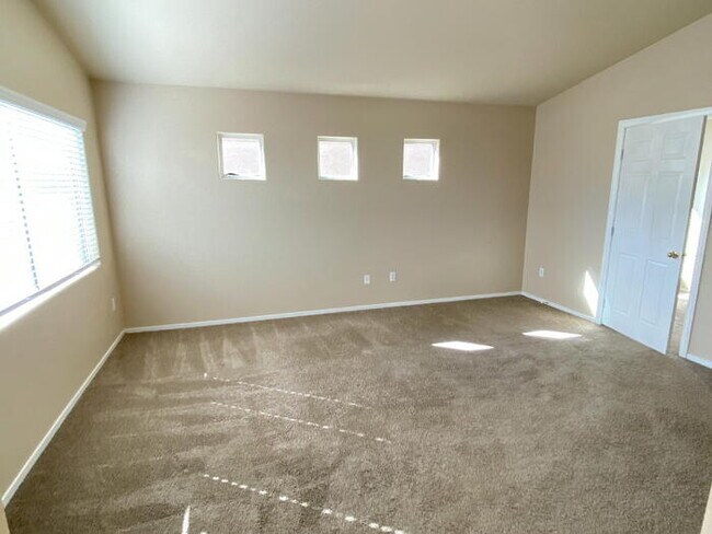 Building Photo - 6327 Sun Briar Ct