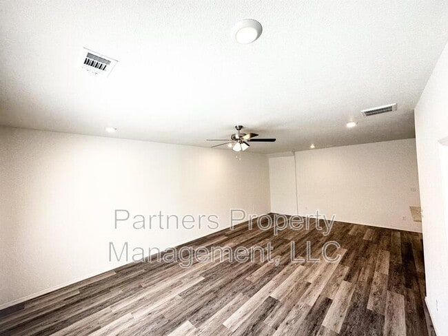 Building Photo - 875 S Amarillo Ave