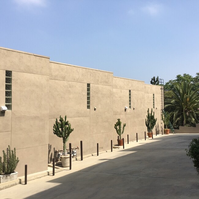 Building Photo - 1733 Lucile Ave