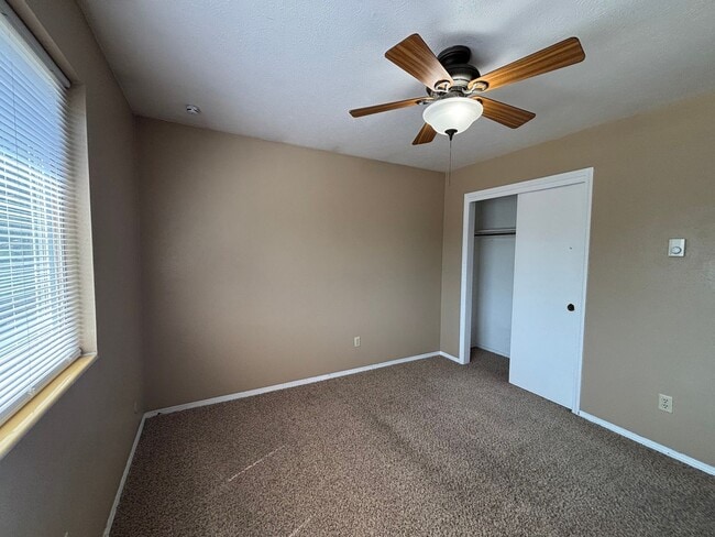Building Photo - Single Family Home with Garage, pets welco...