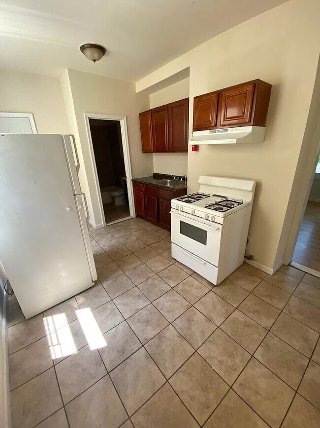 Foto del edificio - 77 Brookdale Ave