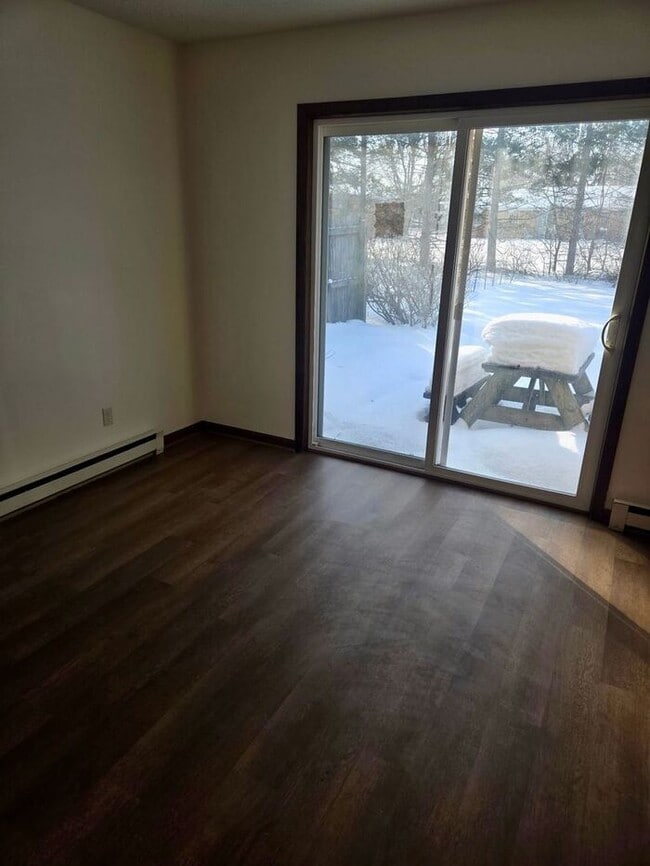 Building Photo - 2 bedroom duplex in St Joseph