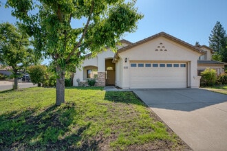 Building Photo - 240 Raitt Ct