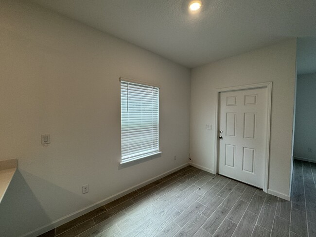 Foto del edificio - Brand New!! Mill Creek Townhome