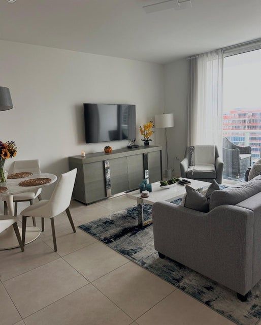 Foto del edificio - 401 N Birch Rd