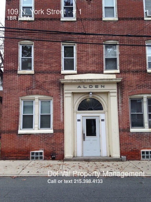 Primary Photo - 109 N York St