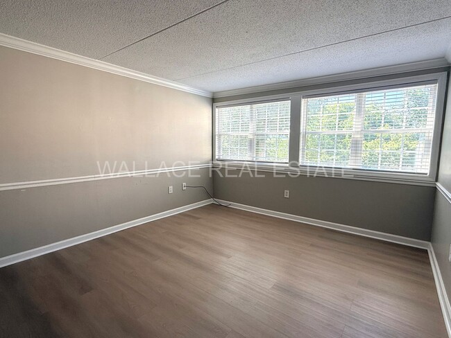Building Photo - 2749 Sullins St