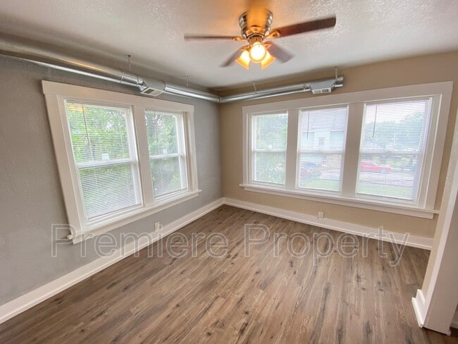 Foto del edificio - 2102 E 33rd St