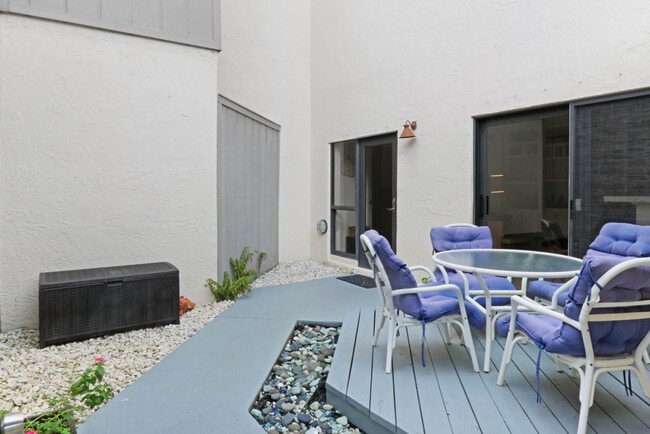 Building Photo - 1605 S US Hwy 1