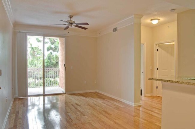 Building Photo - 1210 Myrtlewood Cir E