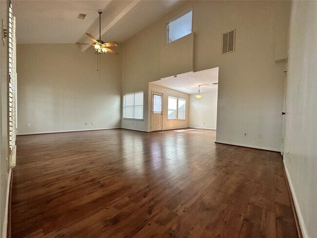 Building Photo - 2406 Shenandoah Dr