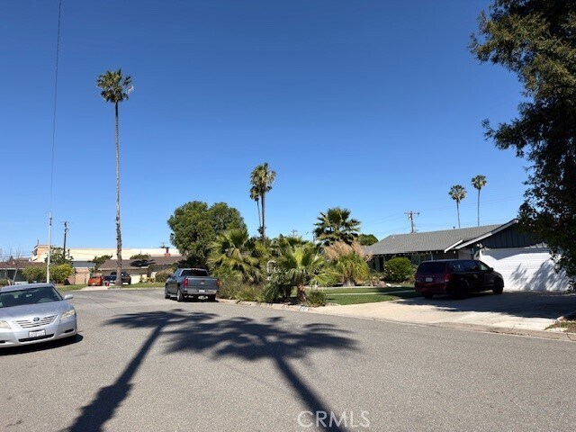 Building Photo - 11142 Vinevale St