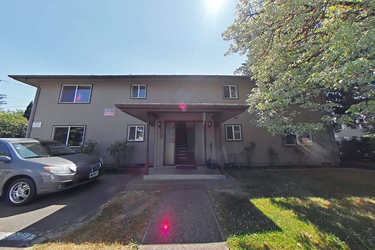 Primary Photo - 2 Bedroom Apartment ~ Close to Campus
