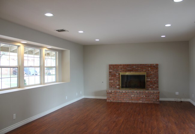 Building Photo - 17266 Flanders St