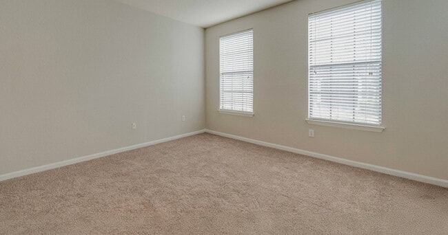 Foto del edificio - Trails at Bartram Park Apartments