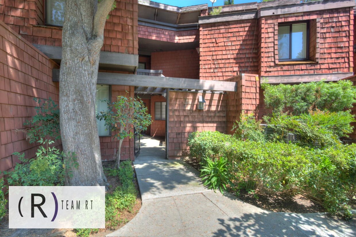 Primary Photo - Lovely and Minimalist 2 Bedroom Condo in D...