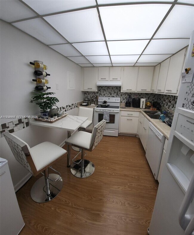 Foto del edificio - 780 NE 69th St