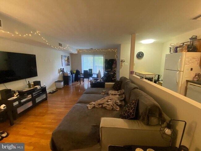 Foto del edificio - 5954 Henry Ave