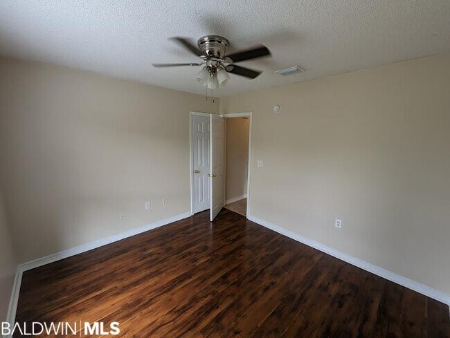 Foto del edificio - 12971 Labradors Run