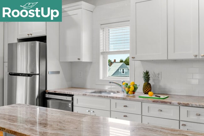 Foto del edificio - Furnished Bedroom with Private Bath in East Boston