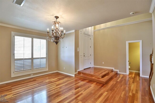 Foto del edificio - 5302 Peppermill Ln