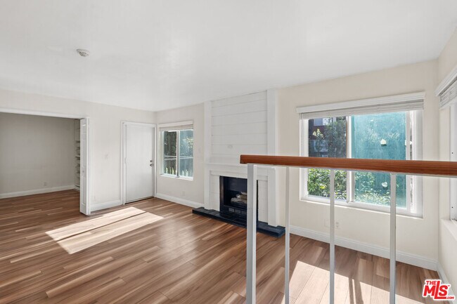 Foto del edificio - 4800 Maytime Ln