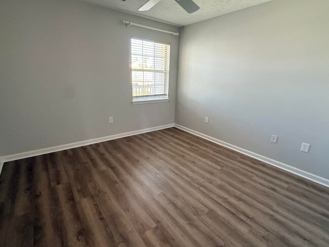 Foto del edificio - 628 Waterway Village Blvd