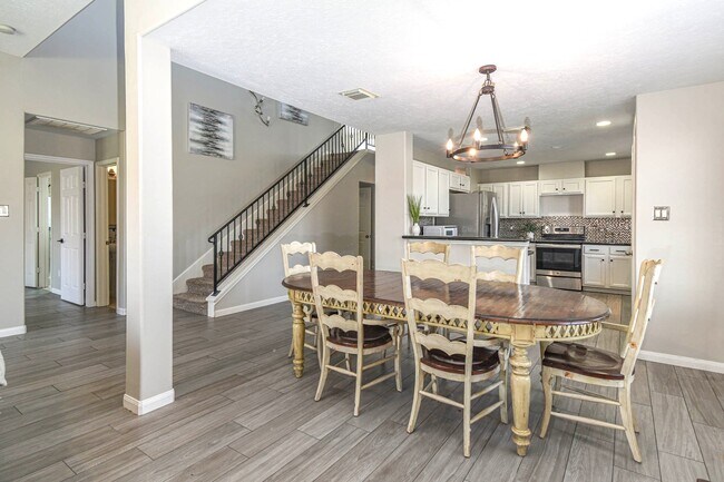 Foto del edificio - 245 Lake Estates Dr