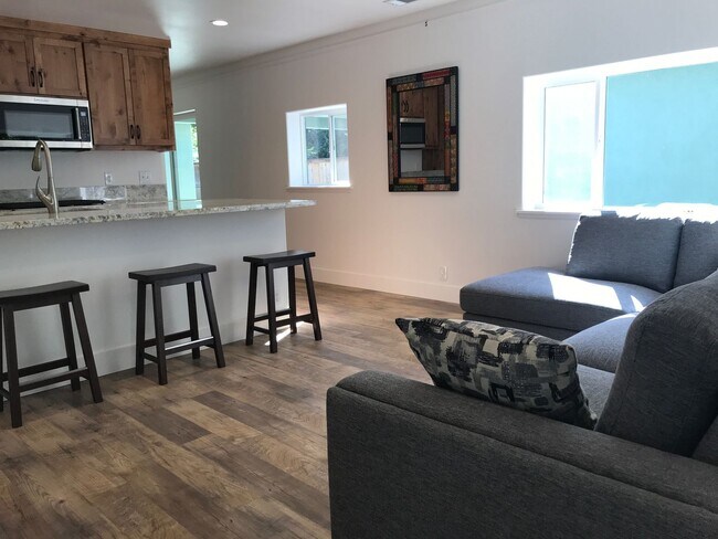 Foto del edificio - 0721 - 1319/1321 Normal Ave