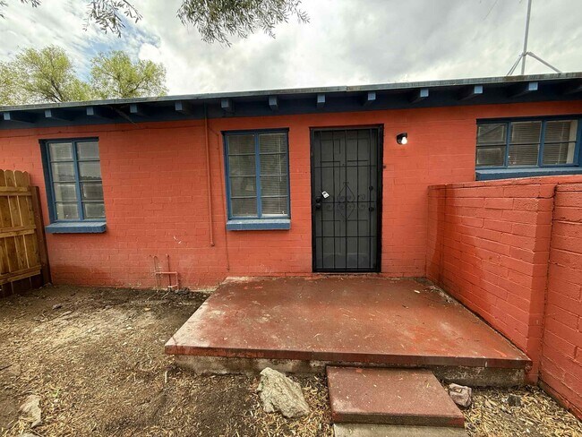 Foto del edificio - 2702 E Elm St