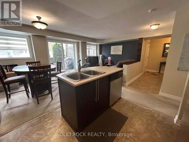 Building Photo - 305 Cresthaven Dr