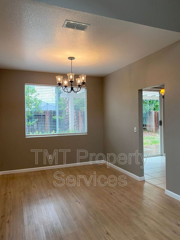 Foto del edificio - 8966 Forked Creek Way